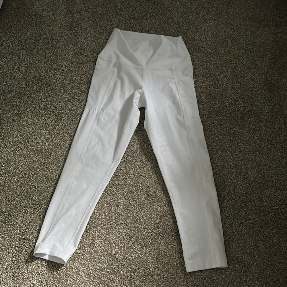 Small, white 90 Degree by Reflex leggings